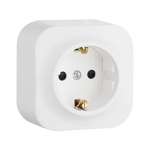 Legrand Forix накладная розетка с заземлением белая