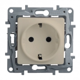 Legrand Niloe/Etika վարդակ հողանցումով փղոսկր